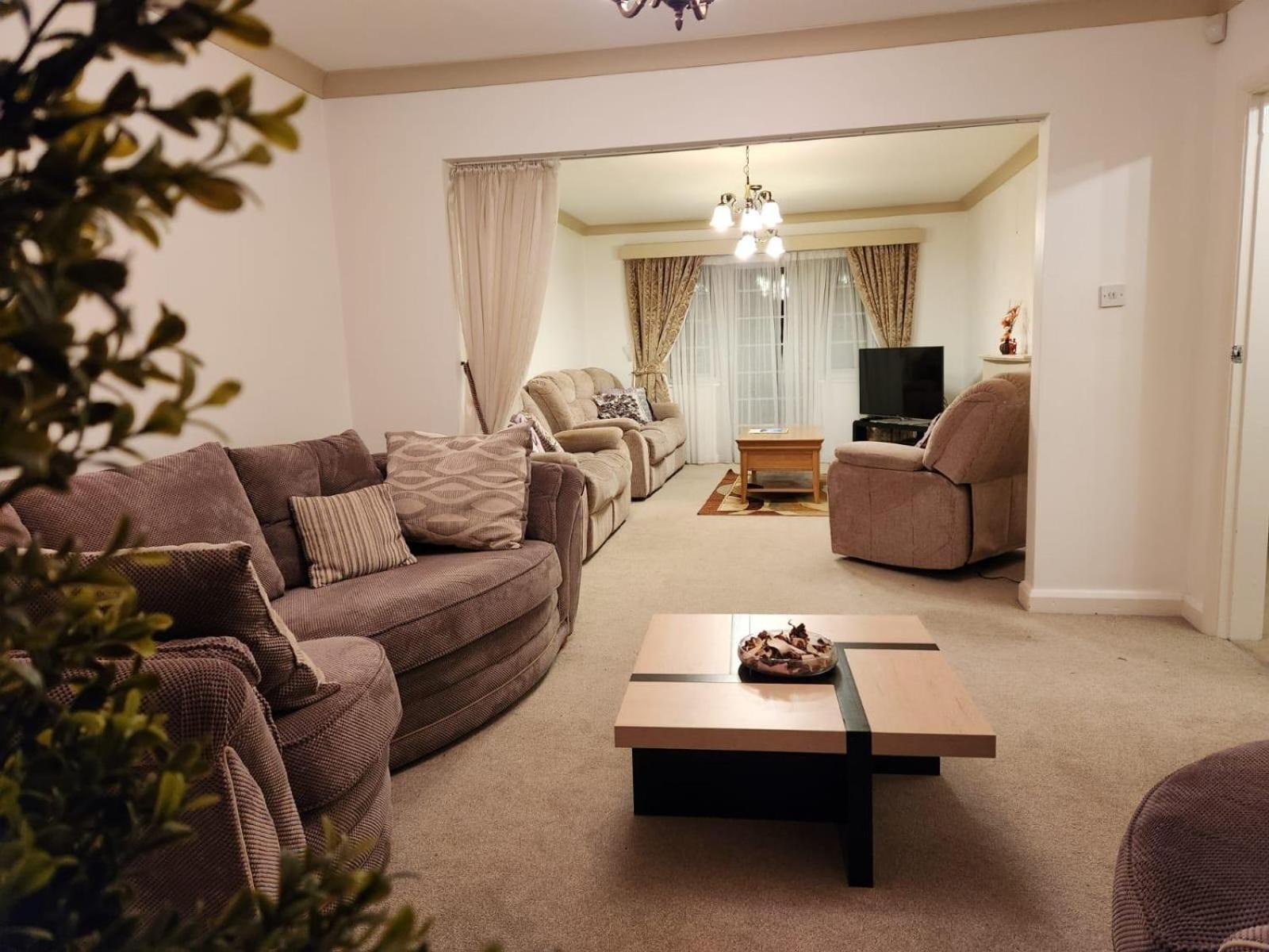 D Elmdon Homestay Shared 4 Bedrooms เบอร์มิงแฮม ภายนอก รูปภาพ