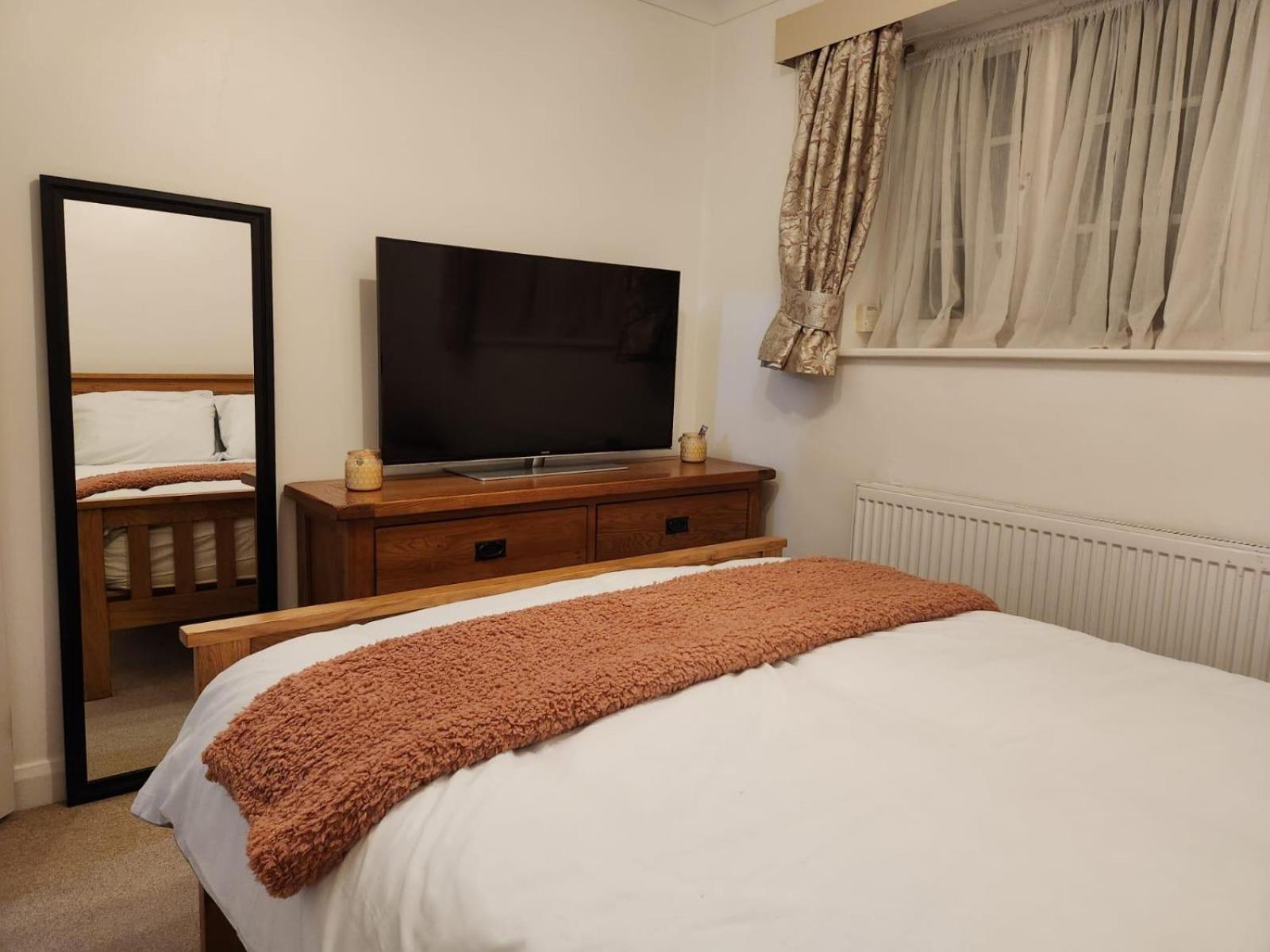 D Elmdon Homestay Shared 4 Bedrooms เบอร์มิงแฮม ภายนอก รูปภาพ