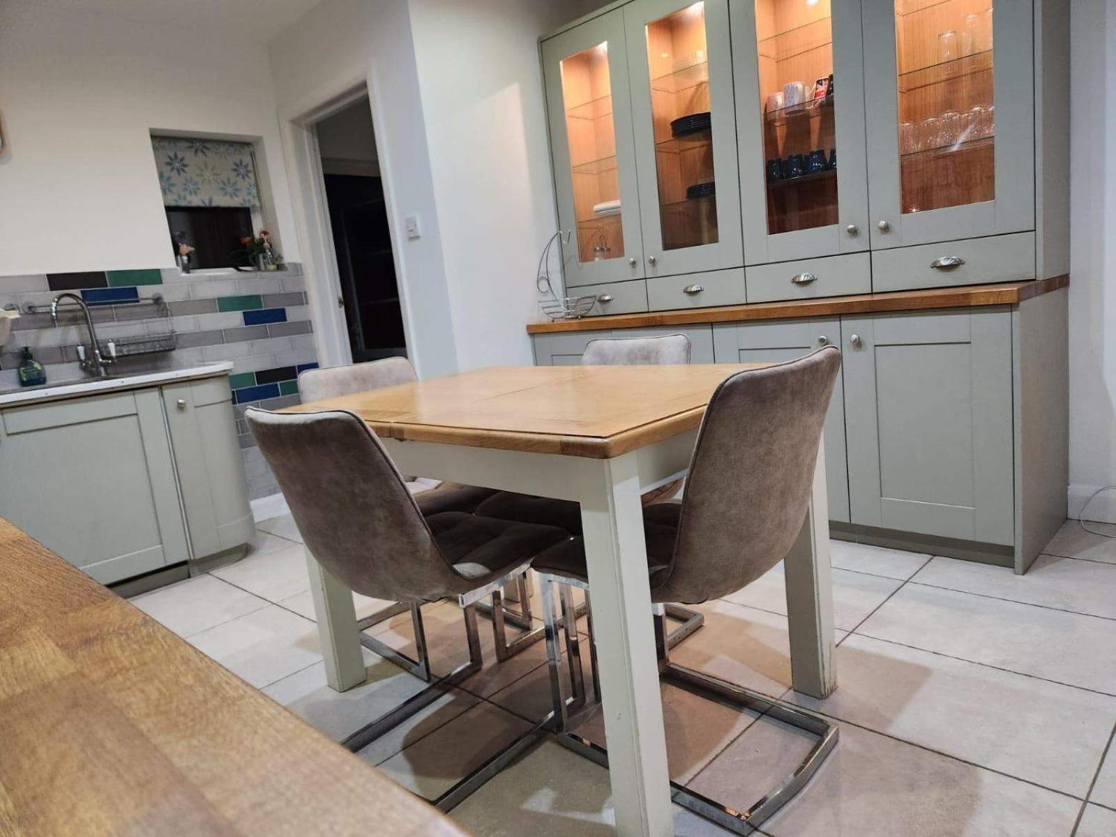 D Elmdon Homestay Shared 4 Bedrooms เบอร์มิงแฮม ภายนอก รูปภาพ