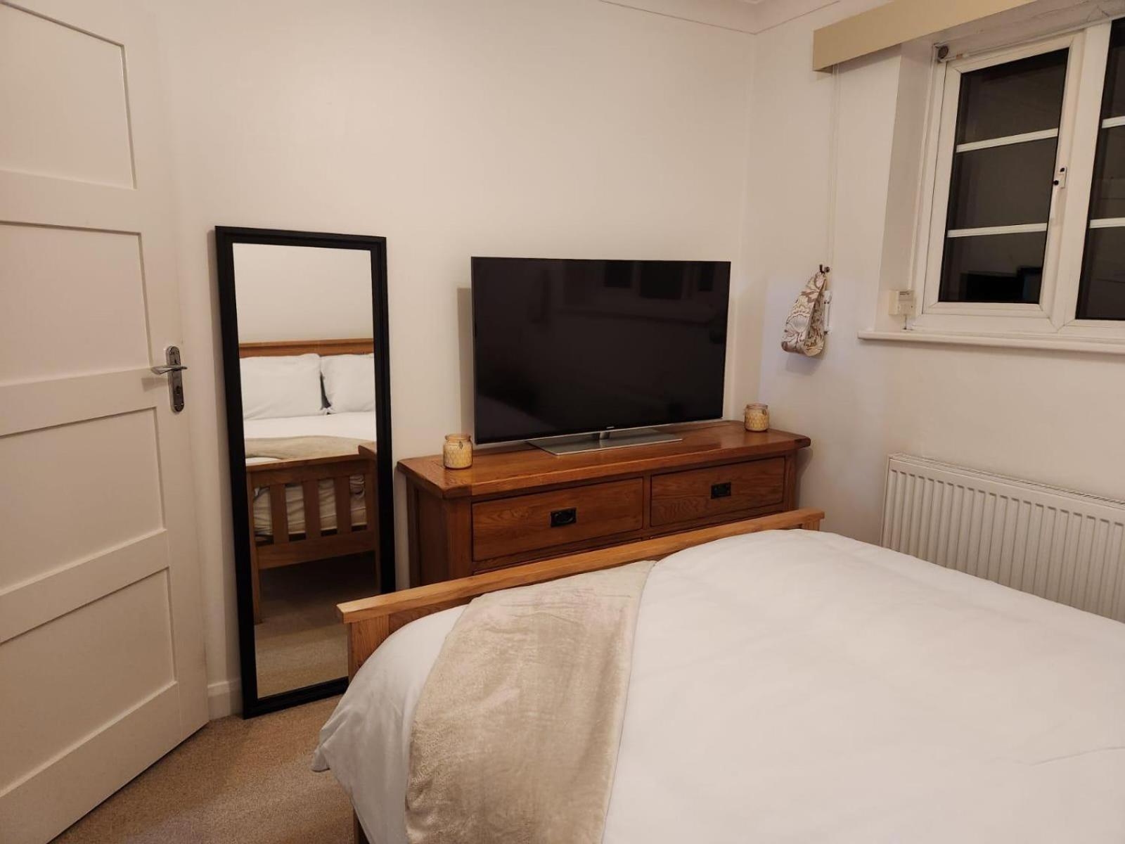 D Elmdon Homestay Shared 4 Bedrooms เบอร์มิงแฮม ภายนอก รูปภาพ