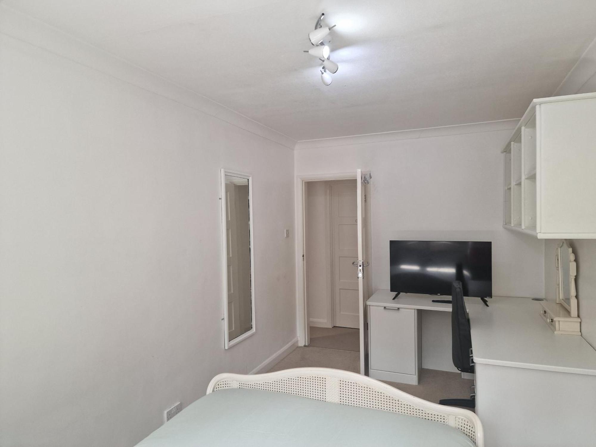 D Elmdon Homestay Shared 4 Bedrooms เบอร์มิงแฮม ภายนอก รูปภาพ