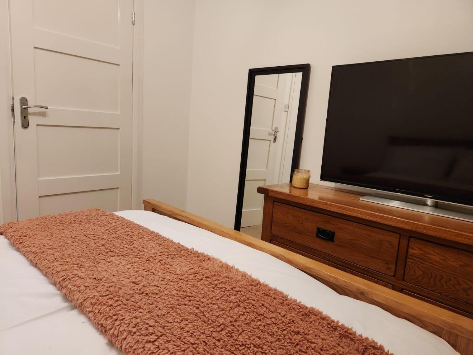 D Elmdon Homestay Shared 4 Bedrooms เบอร์มิงแฮม ภายนอก รูปภาพ