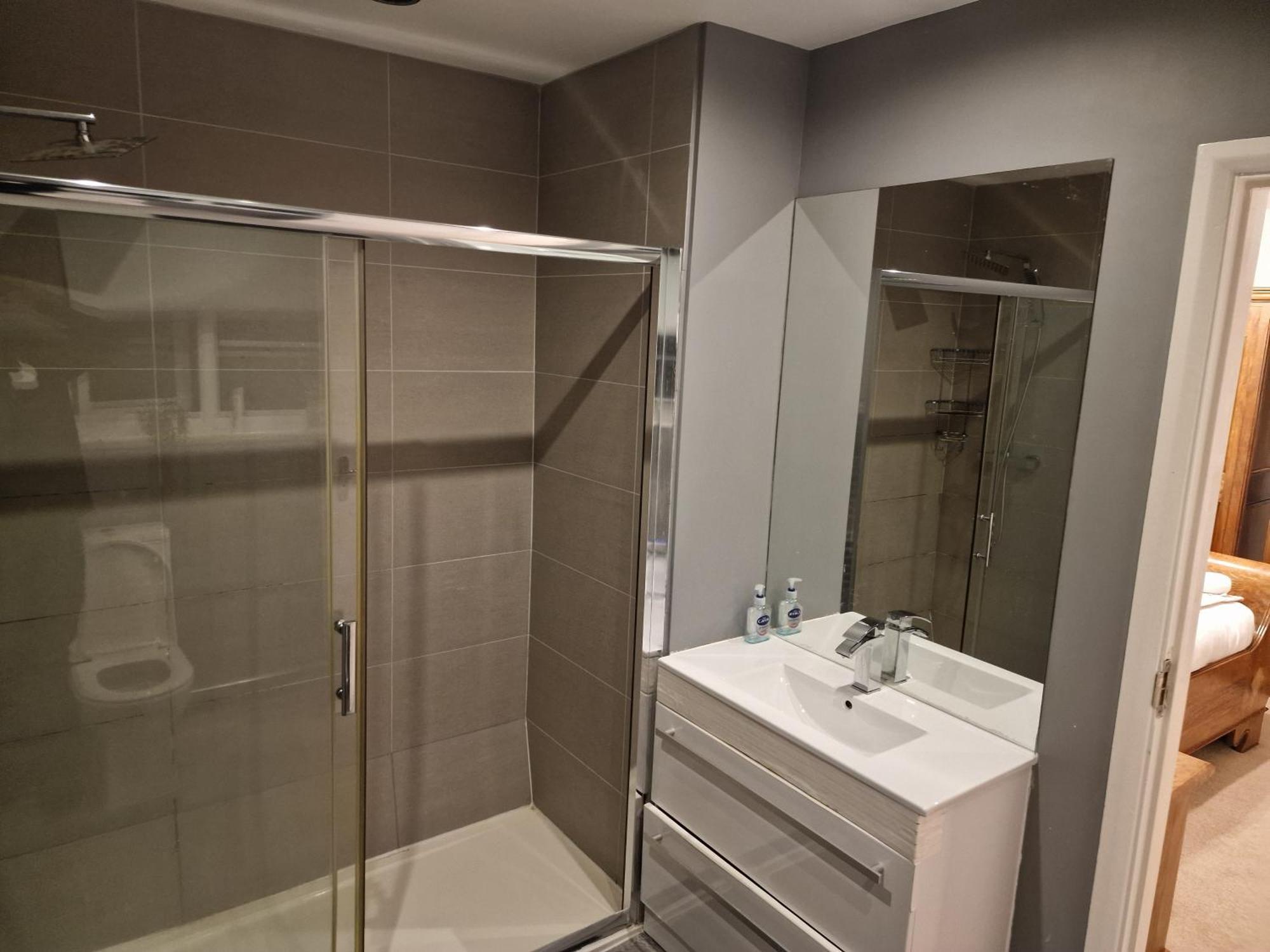 D Elmdon Homestay Shared 4 Bedrooms เบอร์มิงแฮม ภายนอก รูปภาพ