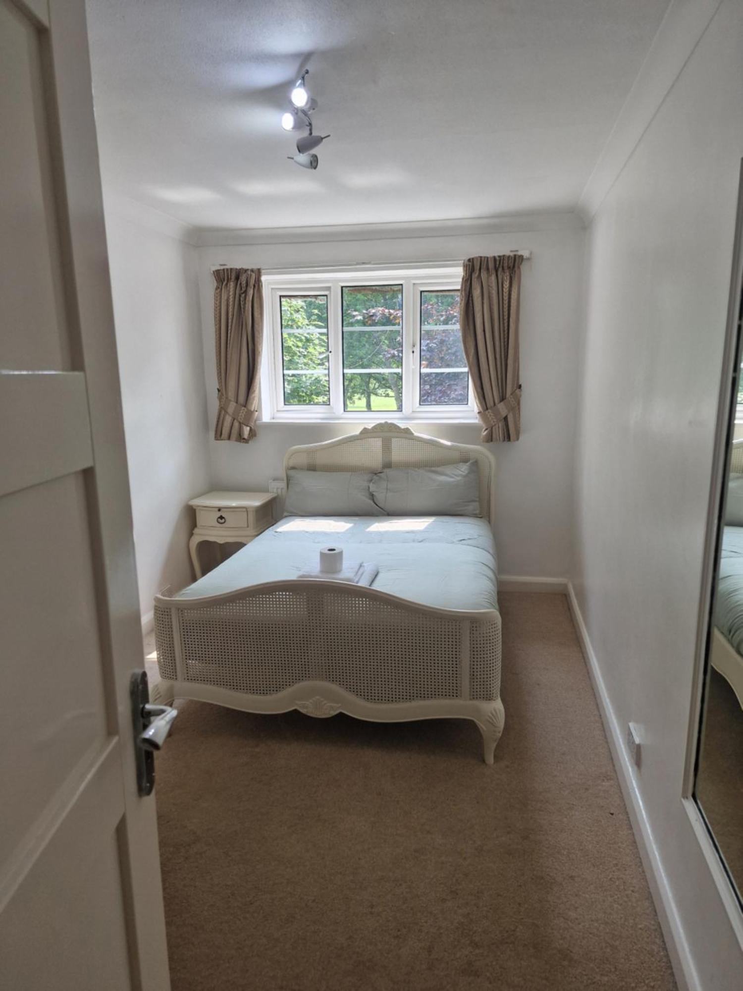 D Elmdon Homestay Shared 4 Bedrooms เบอร์มิงแฮม ภายนอก รูปภาพ