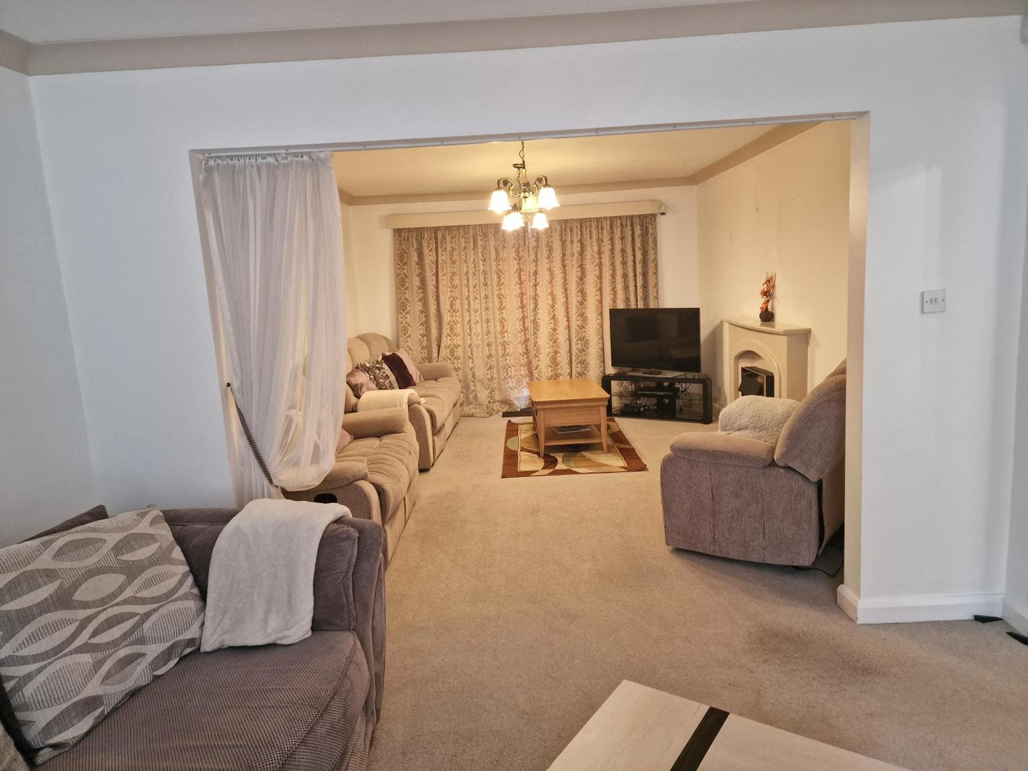 D Elmdon Homestay Shared 4 Bedrooms เบอร์มิงแฮม ภายนอก รูปภาพ