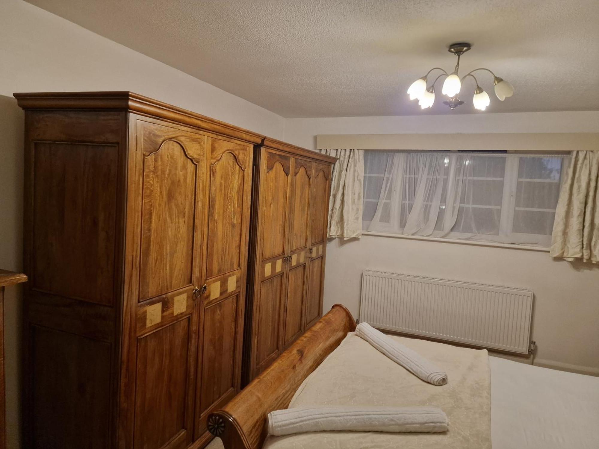 D Elmdon Homestay Shared 4 Bedrooms เบอร์มิงแฮม ภายนอก รูปภาพ