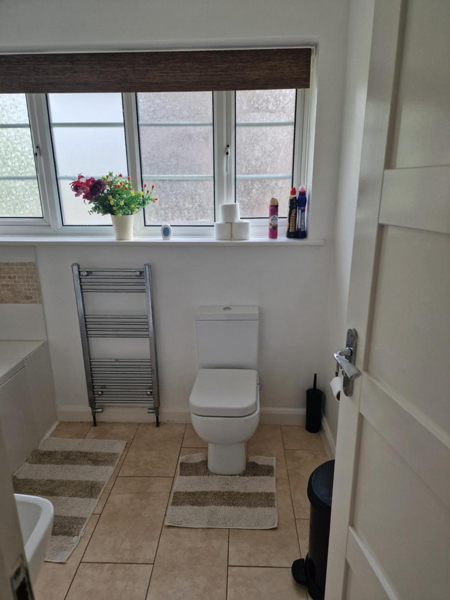 D Elmdon Homestay Shared 4 Bedrooms เบอร์มิงแฮม ภายนอก รูปภาพ